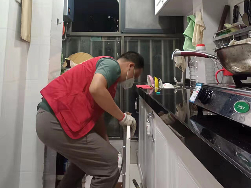 廚房舊灶臺上能直接加不銹鋼臺面嗎？千萬別這樣做