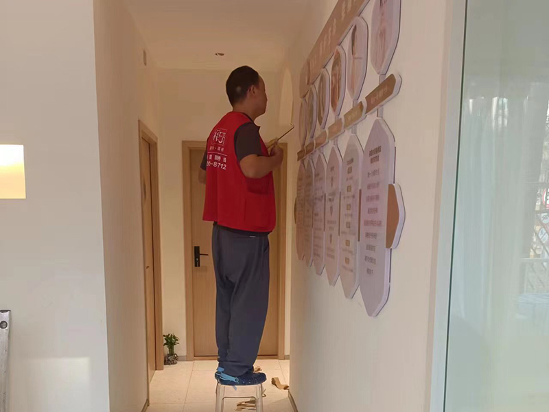 乳膠漆墻面裂縫怎么辦？墻面翻新要如何解決墻面問(wèn)題(圖2)